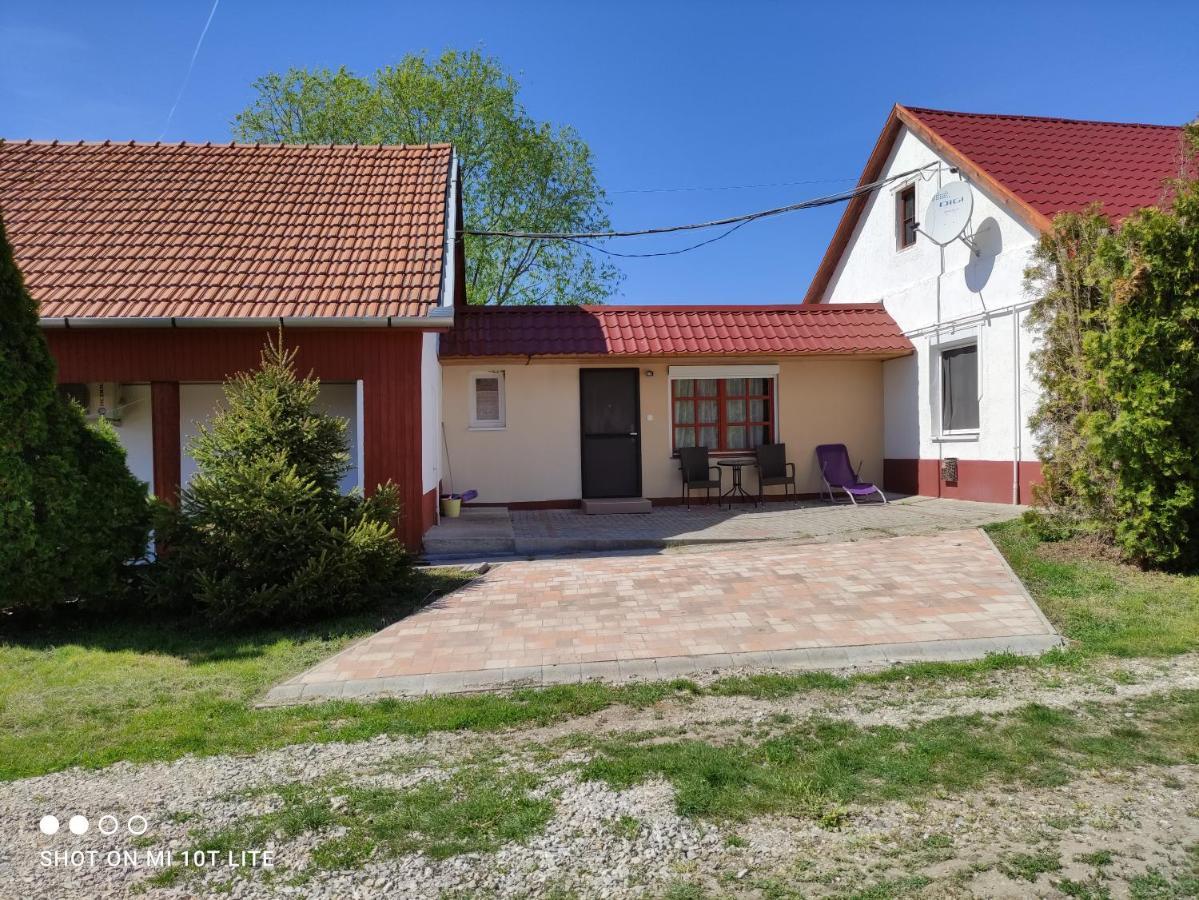 Rákóczi Vendégház Poroszló Exterior foto