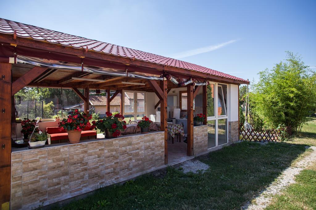 Rákóczi Vendégház Poroszló Exterior foto